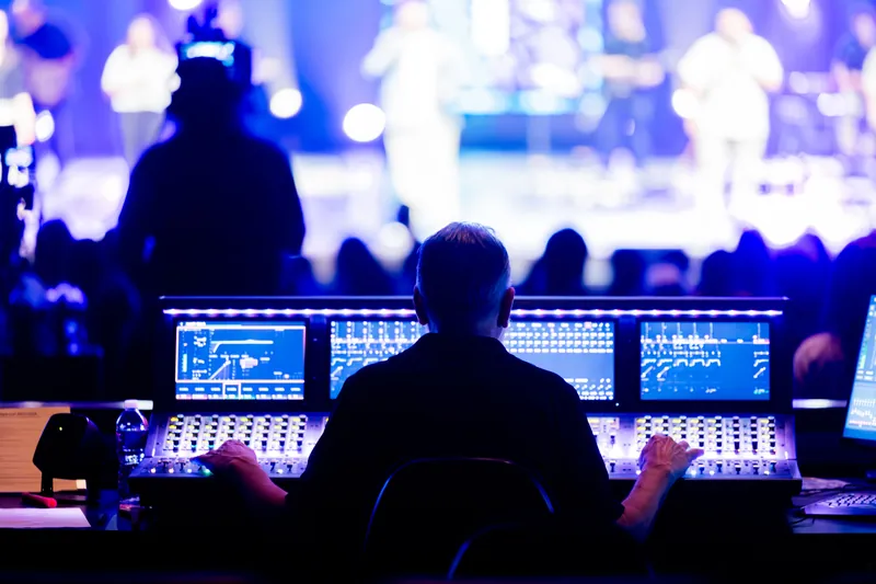 Panduan Penataan Pro Audio & Sound System Line Array untuk Event Stadium